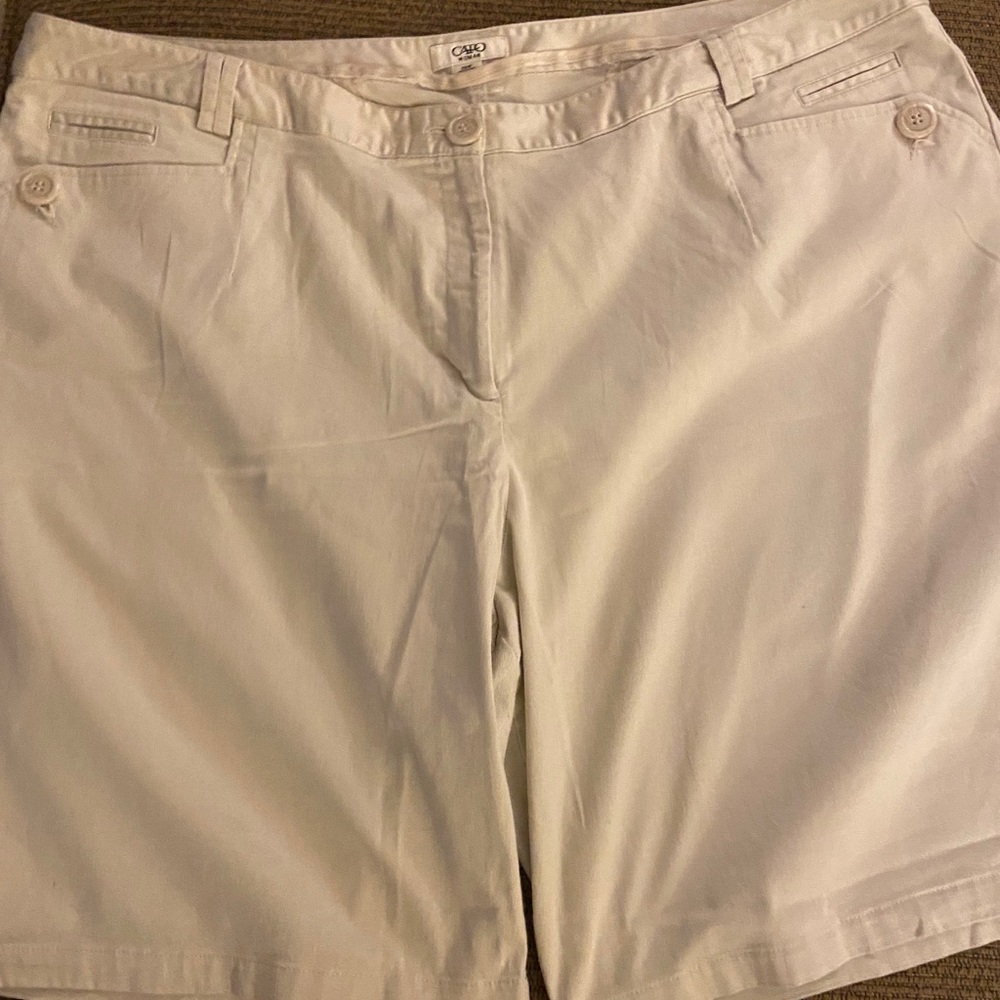Tan/ Cream Bermuda shorts